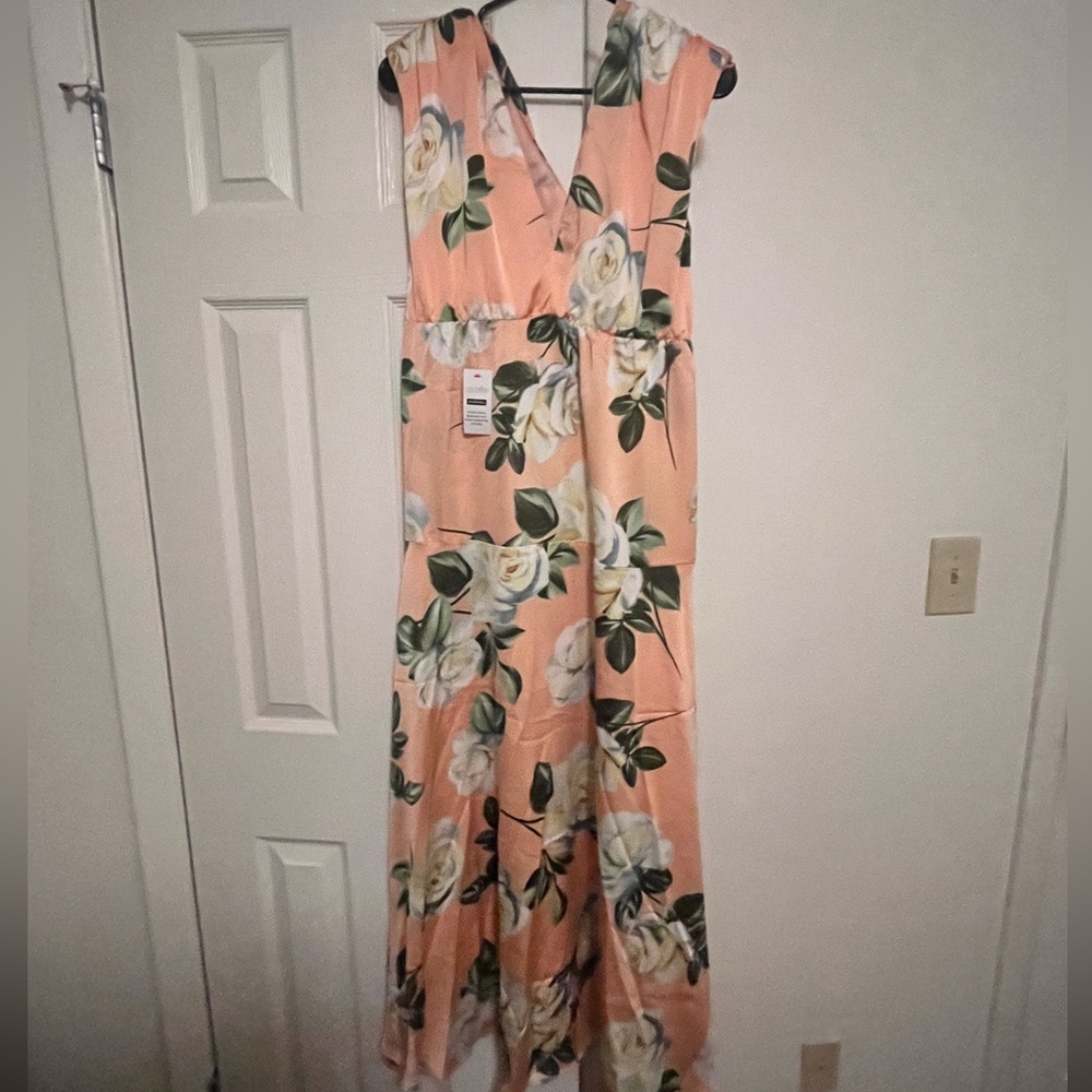 Gorgeous maternity maxi floral dress!